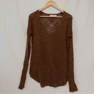 Twik Simons | Brown V-Neck Lightweight Knit Sweater | CA L
